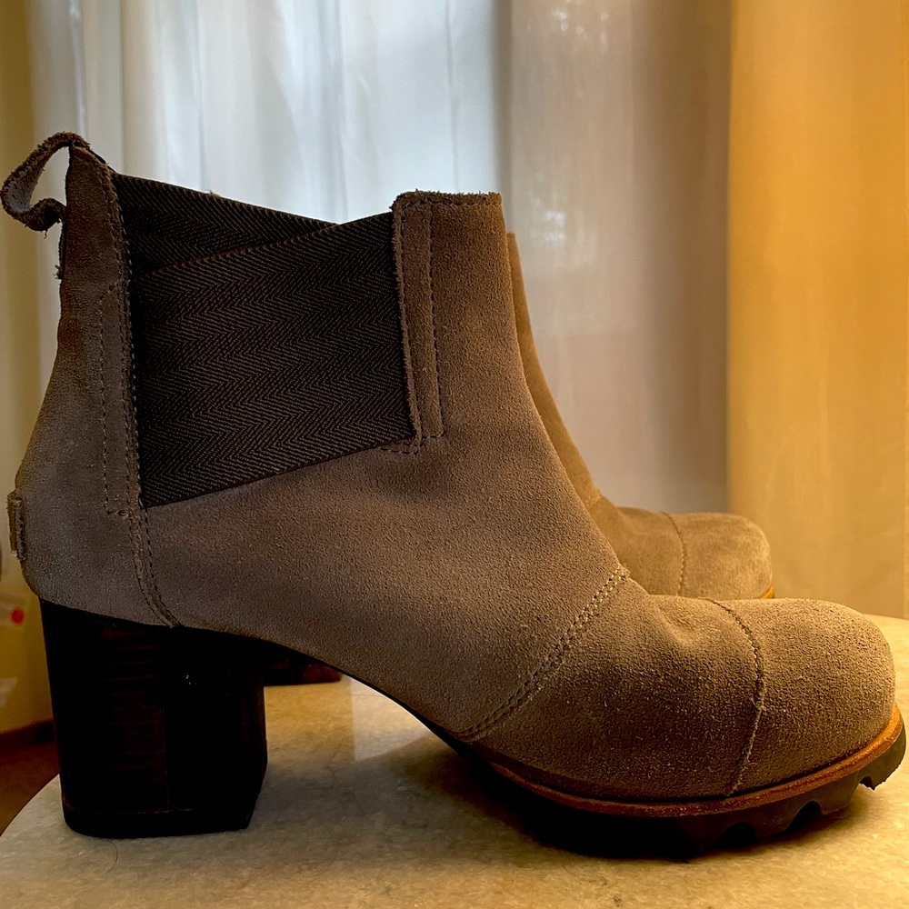 Sorel Addington Chelsea Block Heel Ankle Boots Gray